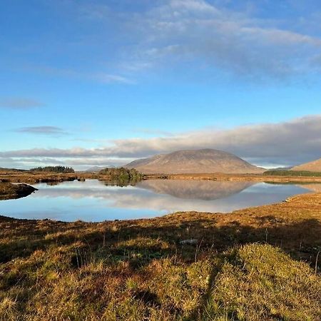 Private Apartment One On Lough Corrib, Oughterard 戈尔韦 外观 照片
