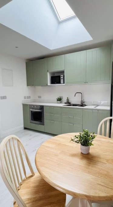 Private Apartment One On Lough Corrib, Oughterard 戈尔韦 外观 照片